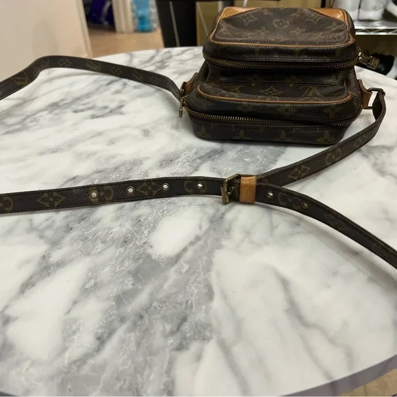 Vintage Louis Vuitton | Amazon PM Monogram Crossbody Bag - Picture 7 of 11